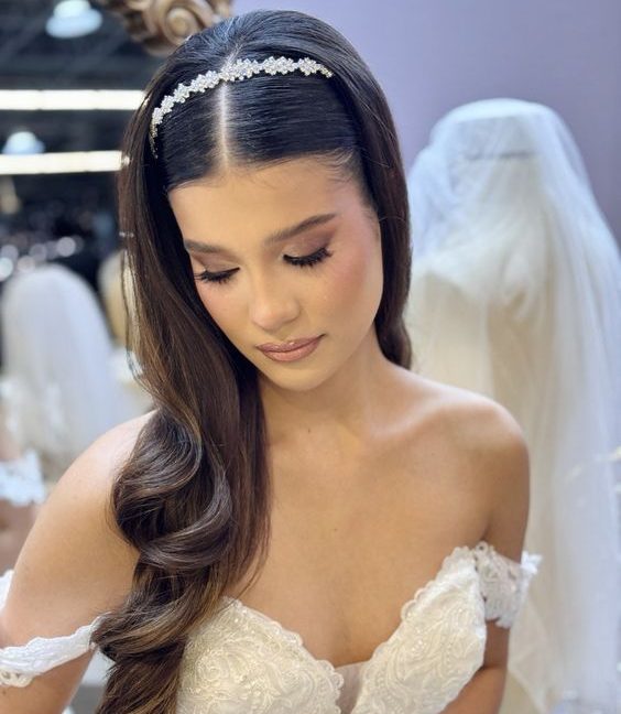 Модни додтаоци! Диадема и Тиара, елеганција и кралски раскош во изгледот на невестата