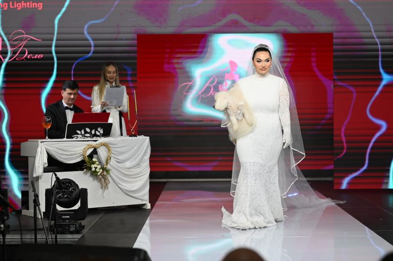 Ивона Јо на Саемот за венчавки во креација на Екатерина Атеље