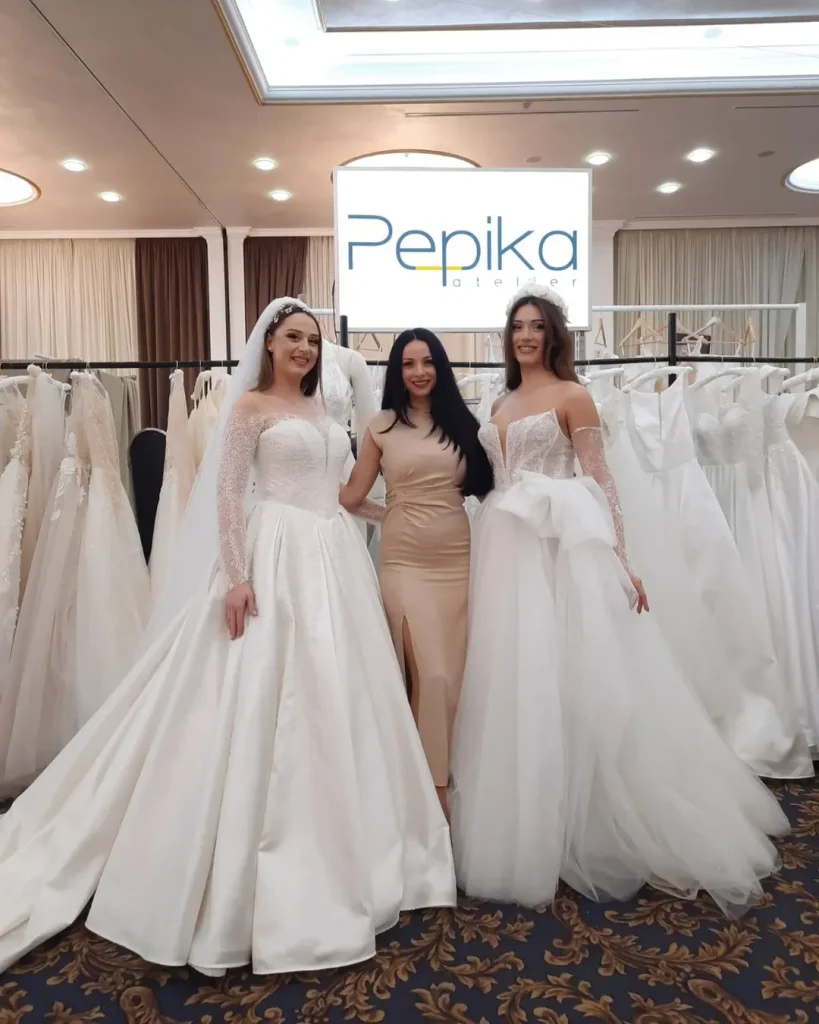 Пепика со моделите Марија и Христина