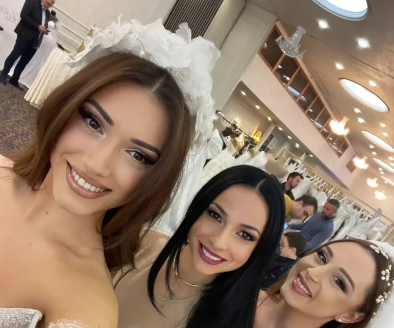 Новата свадбена колекција “Јубилеј” на Пепика Атеље ја претставија ѕвездите на ансамблот “Танец”на Саемот за венчавки “Wedding Expo Skopje”