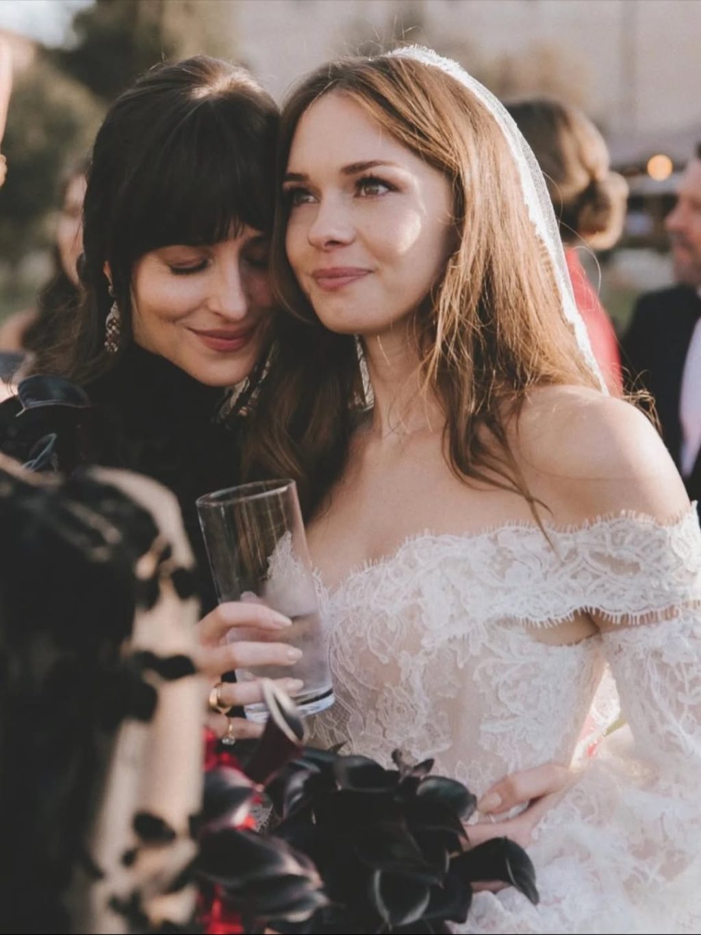 Дакота Џонсон деверица на свадбата на својата сестра Стела