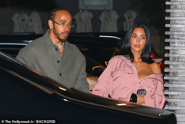 108008751-15747303-Both_were_fashionably_put_together_as_they_stepped_out_at_the_be-a-15_1776650129797