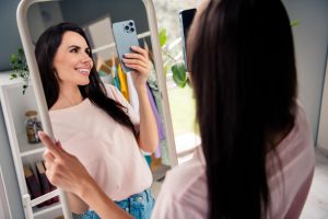 „ДОАЃААТ КАЈ ХИРУРГ СО ФОТОГРАФИЈА ОД INSTAGRAM: Докторите предупредуваат – не можете да изгледате како филтер“