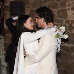 ФОТО | Од Манескин до олтар: Дамијано Давид и Дов Камерон во најнеобичната celebrity свадба на сезоната