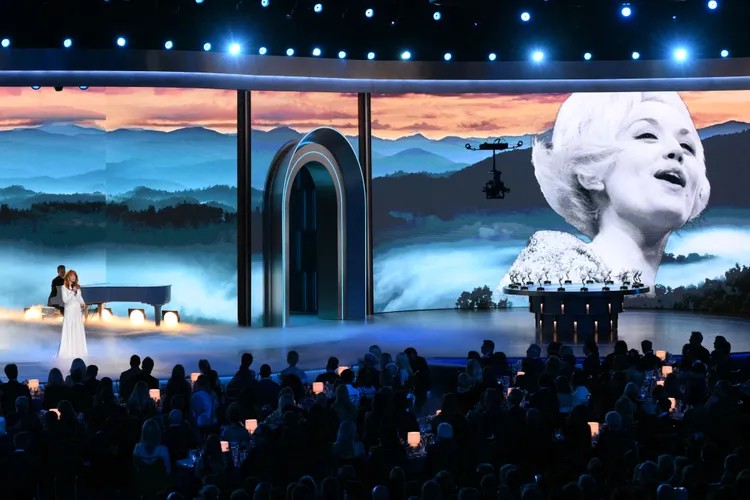 reba-mcentire-dolly-parton-tribute-2026-emmys