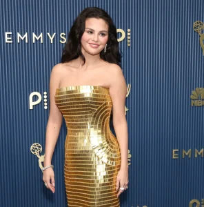 selena gomez emmys nails