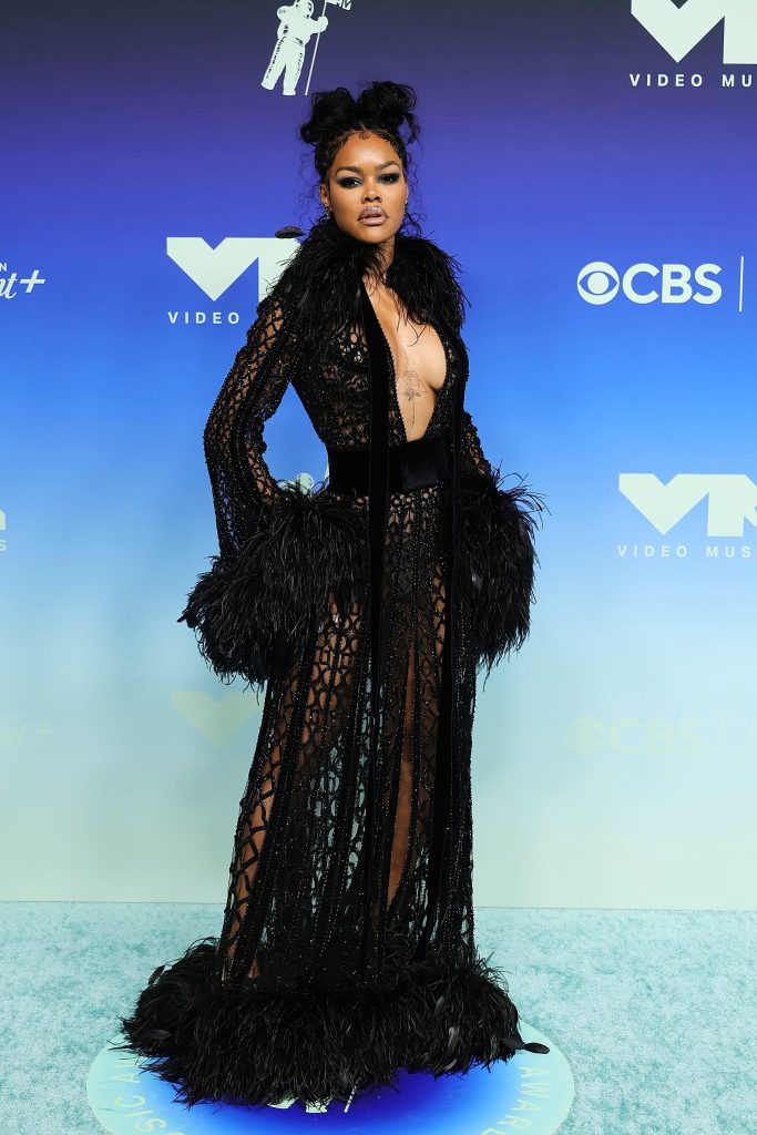 Teyana Taylor – чипка, пердуви и речиси гола кожа